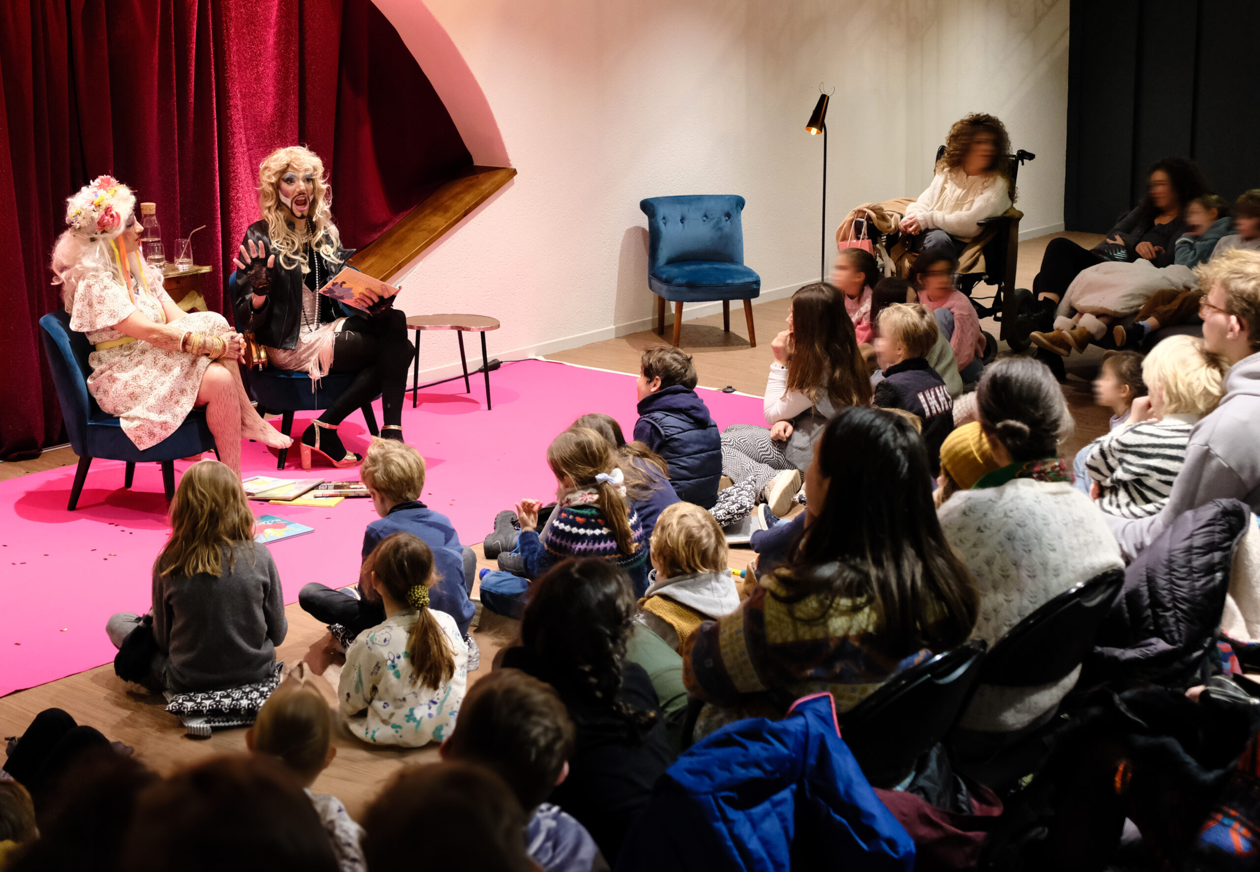 Lecture de contes drag au Théâtre du Nord