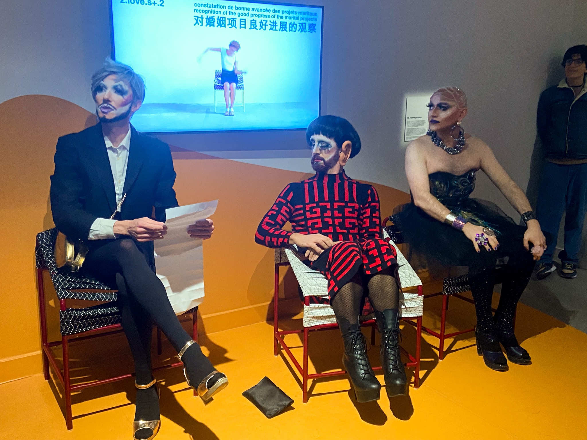 Performance drag Les Paillettes à la MAIF